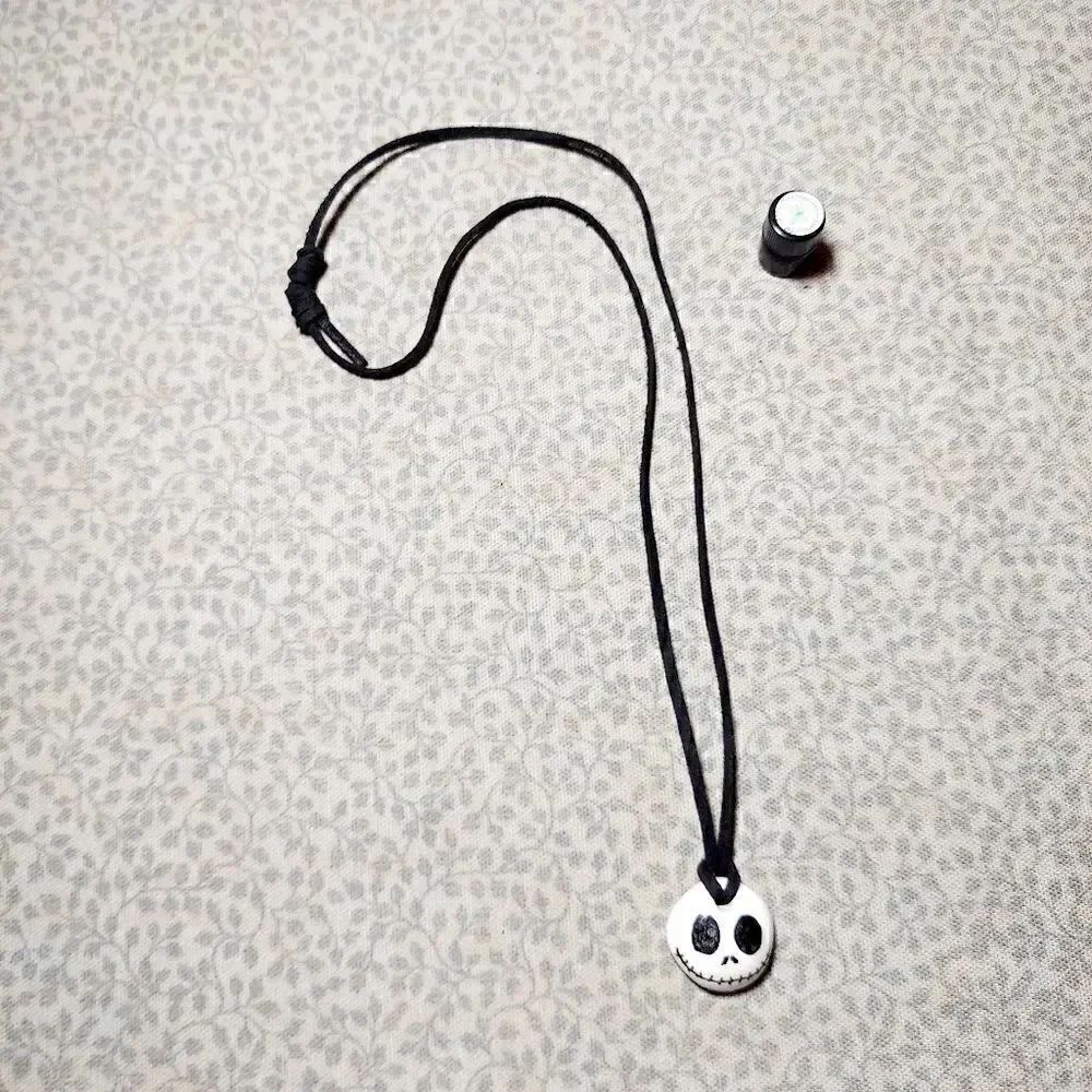 Skeleton Diffuser Pendant - Picture 2 of 6